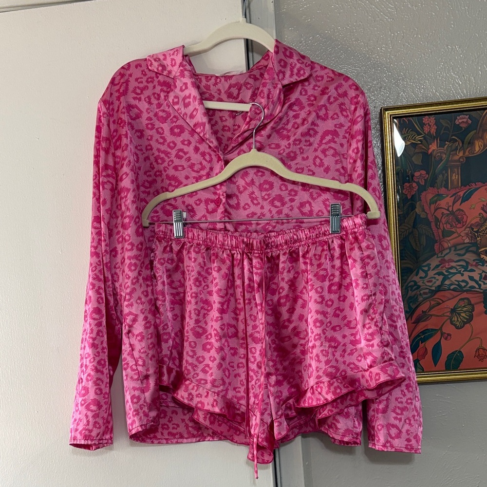 Chic Pink Leopard Print Pajama Set